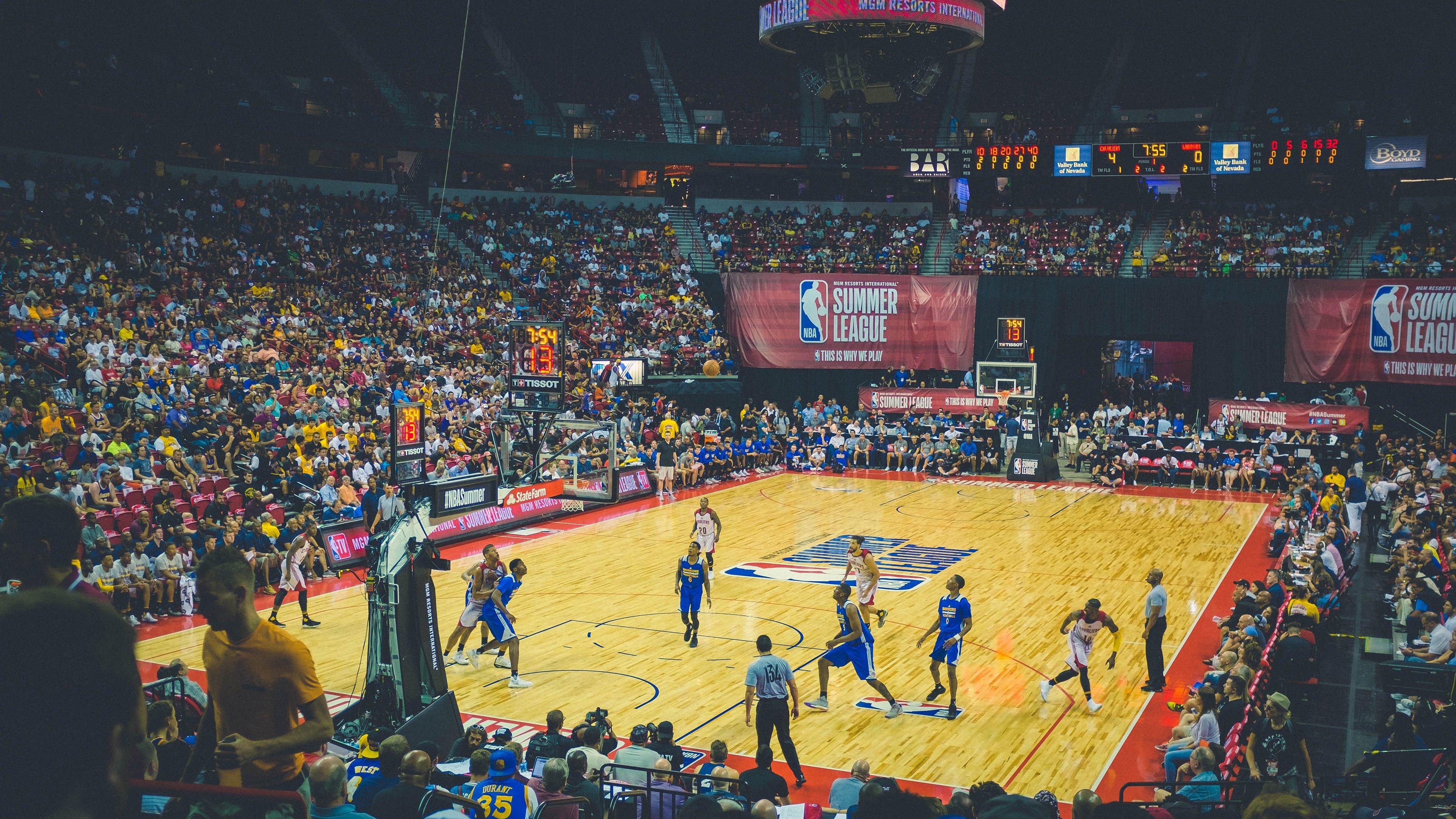 加州薪金空间暗藏玄机,莱昂纳德未来去向引发联盟震荡